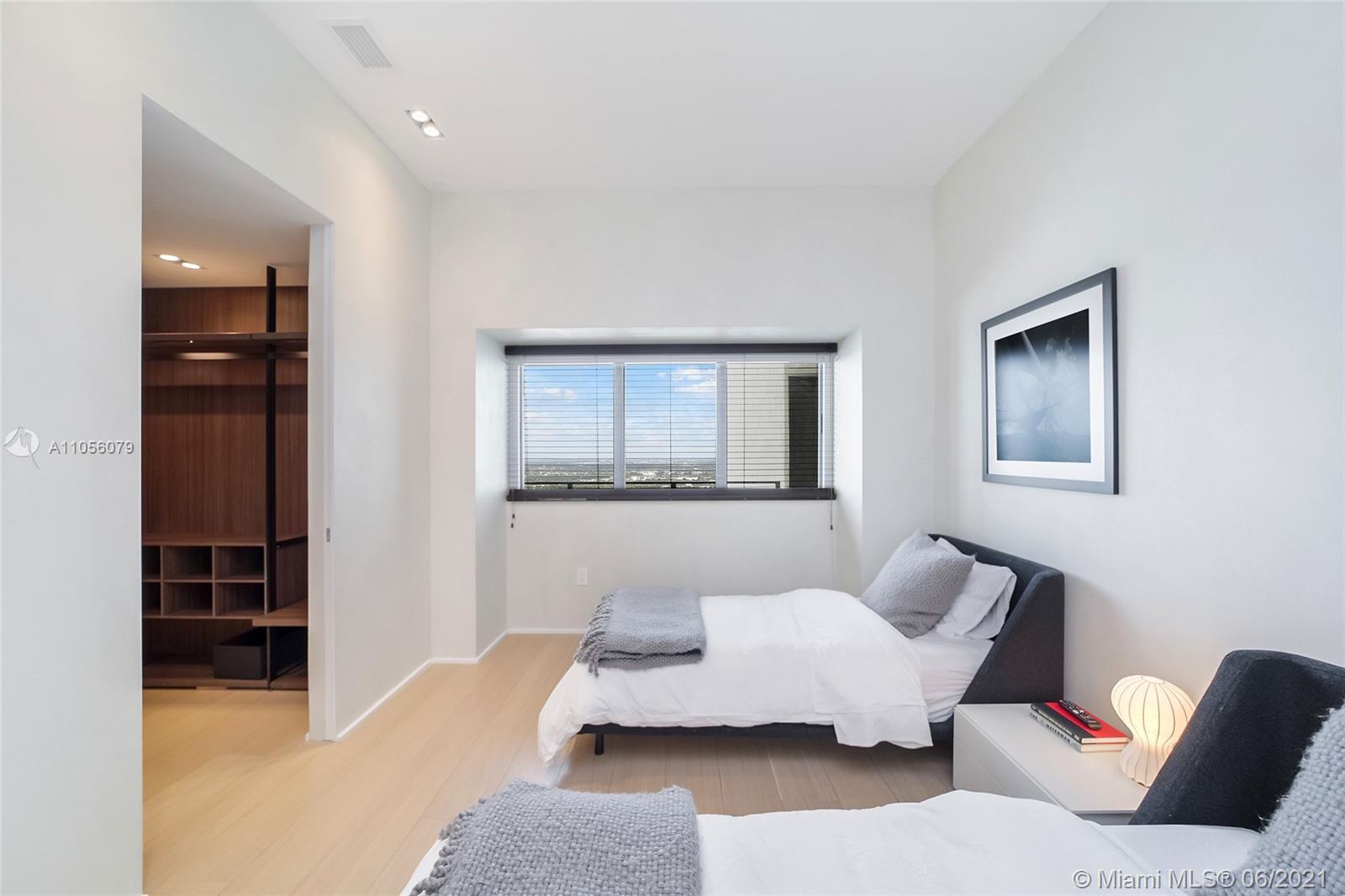 PARAISO BAY CONDO - Residential