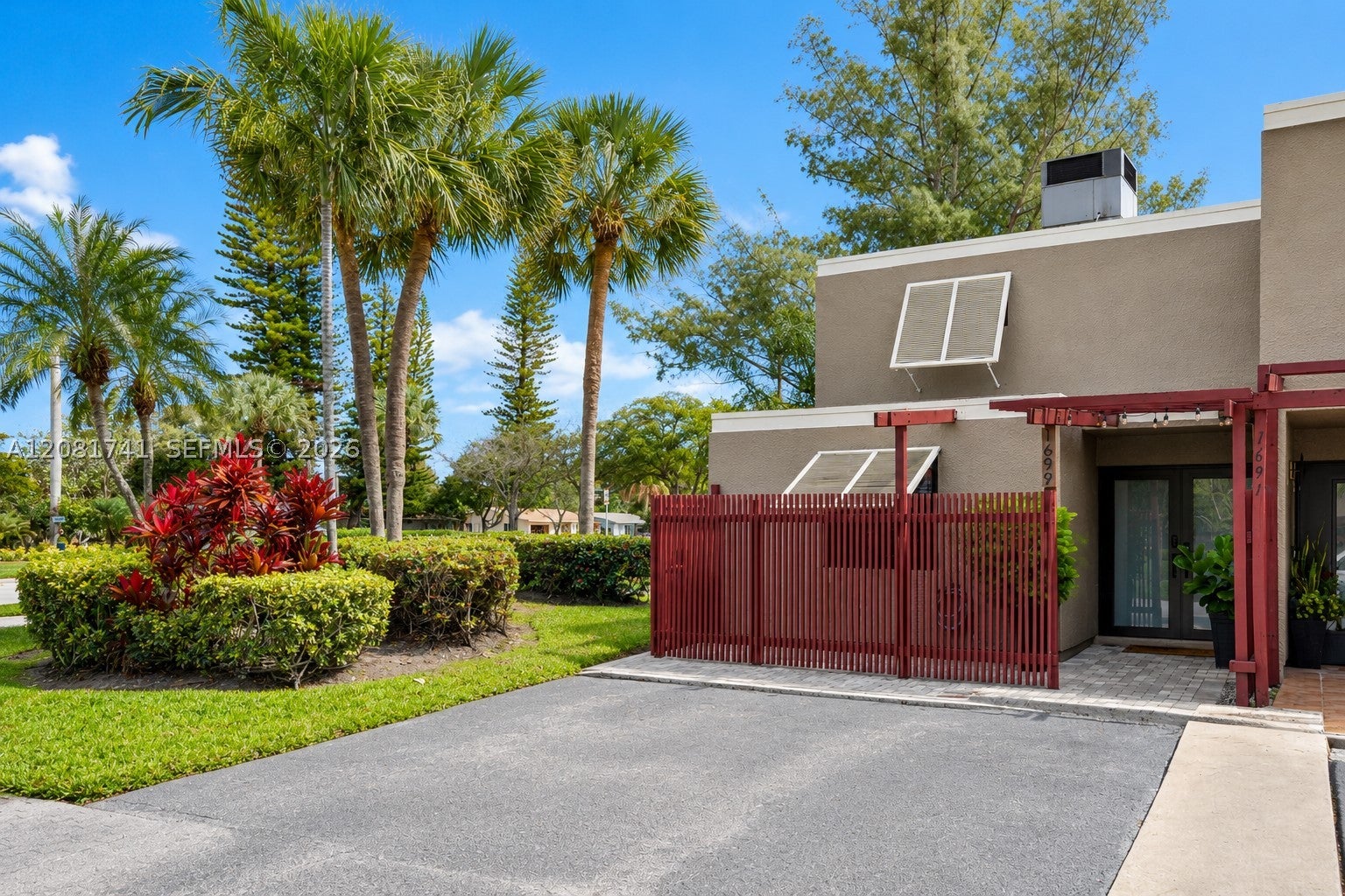 1699 W Fairway Rd