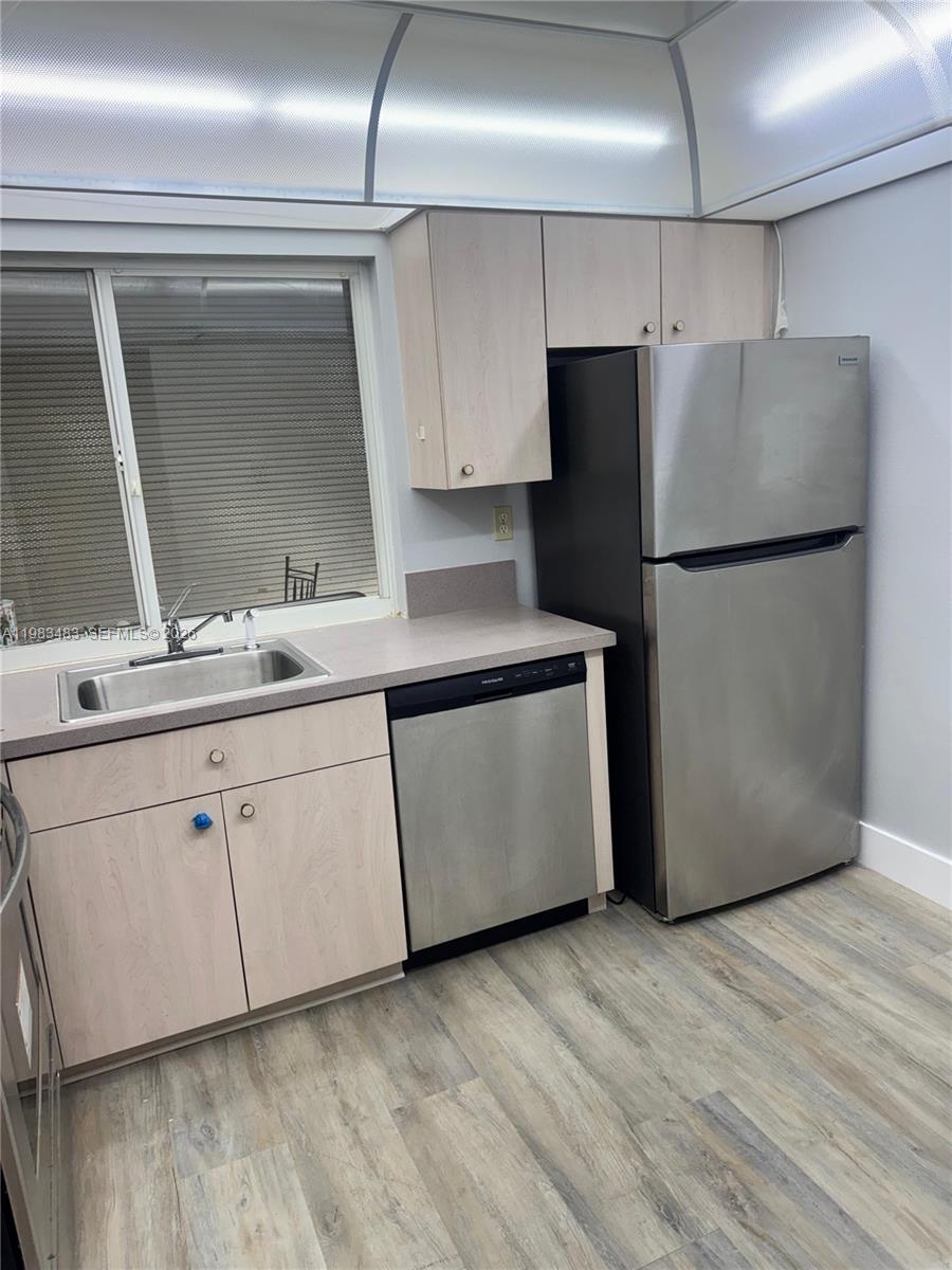 LIME BAY CONDOMINIUM 8 - Residential Lease