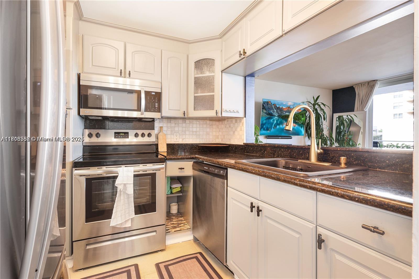 GOLDEN ISLES YACHT CLUB C - Residential