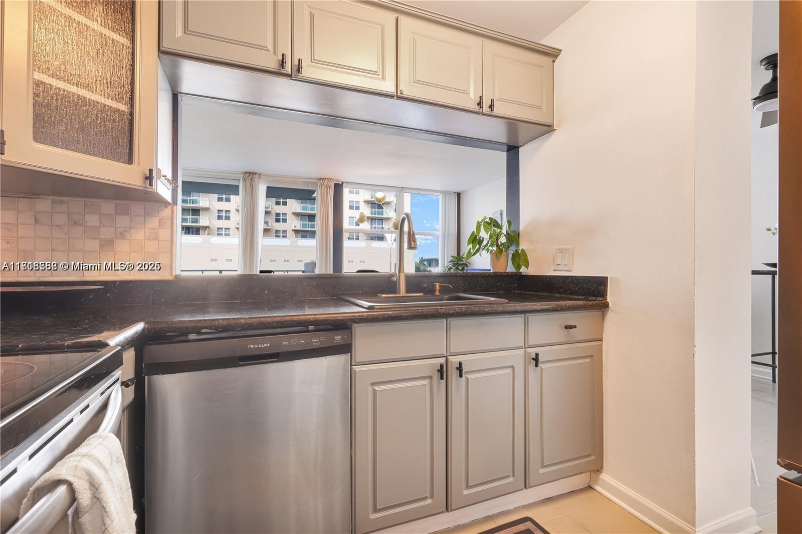 GOLDEN ISLES YACHT CLUB C - Residential