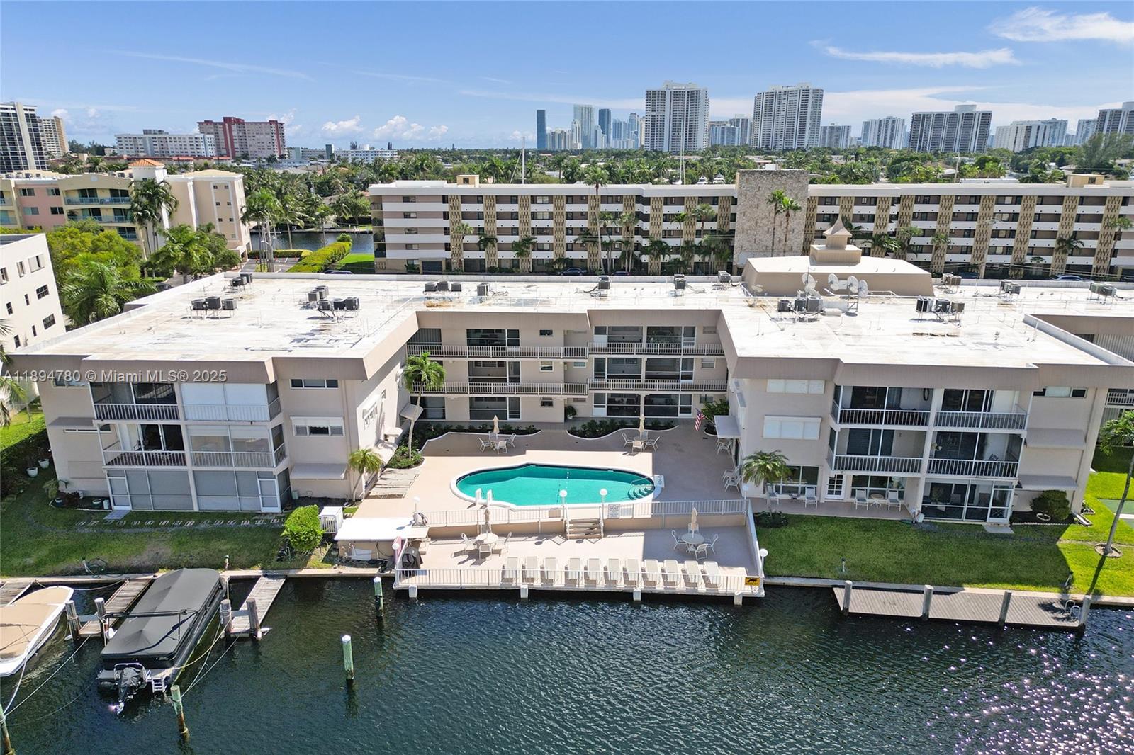 PARADISE HARBOUR APTS CO- - Residential