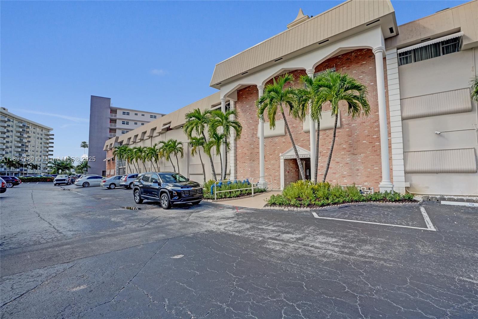 PARADISE HARBOUR APTS CO- - Residential