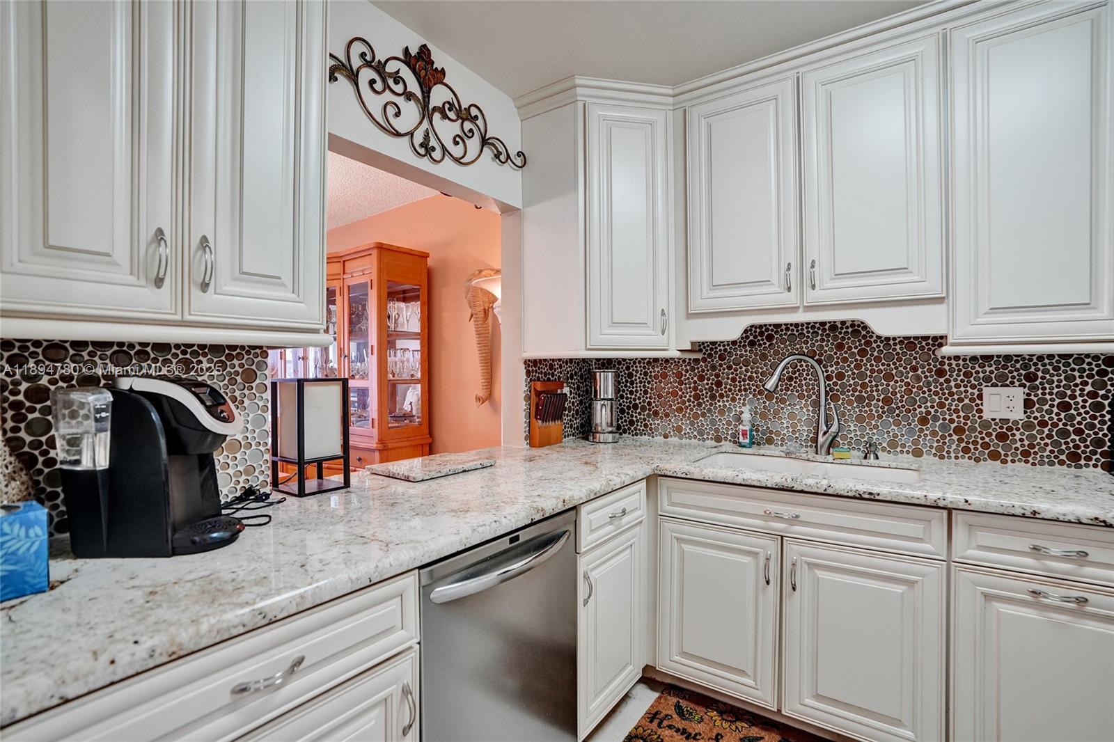 PARADISE HARBOUR APTS CO- - Residential