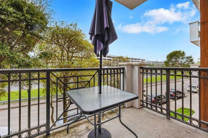 COLONNADE AT DADELAND SW - Residential