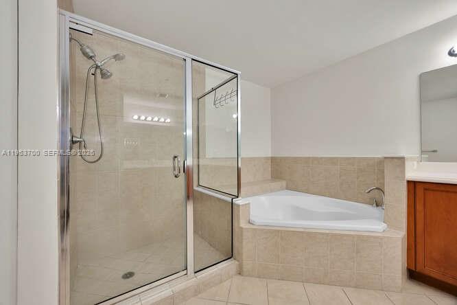 COLONNADE AT DADELAND SW - Residential