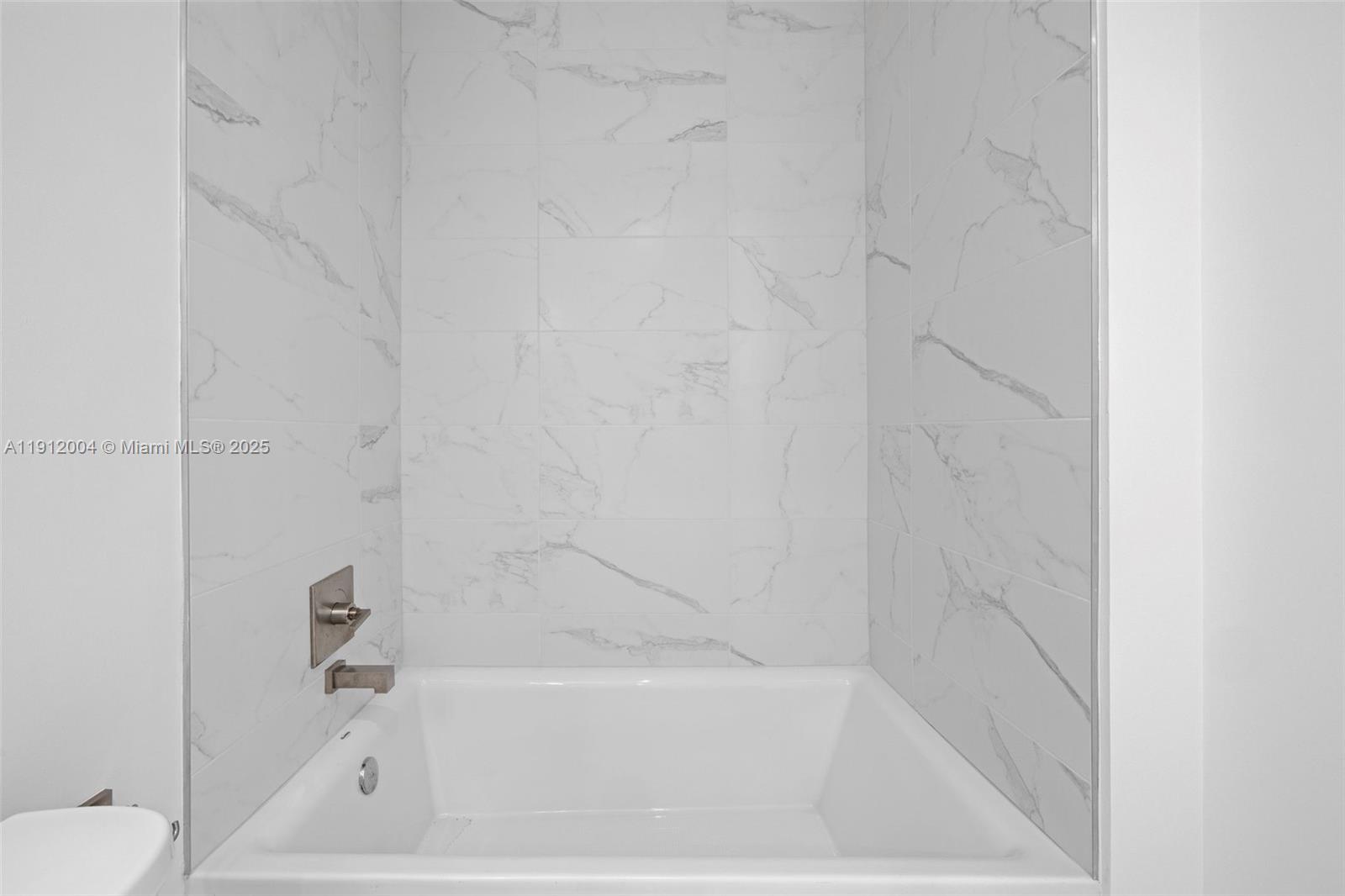 Slate Hallandale - Residential Lease