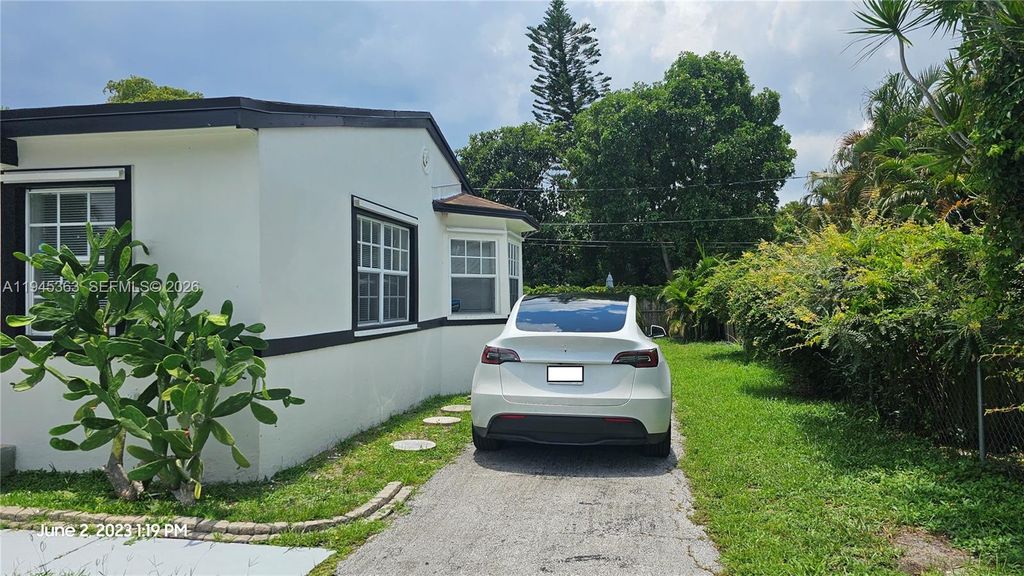 Photo of 626 S 28th Ave, Hollywood, FL 33020 (MLS # A11945363)