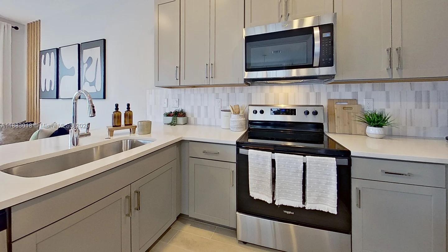 MERRICK SQUARE - Residential Lease