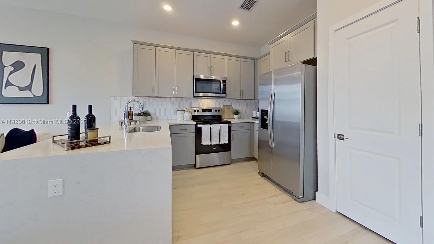 MERRICK SQUARE - Residential Lease