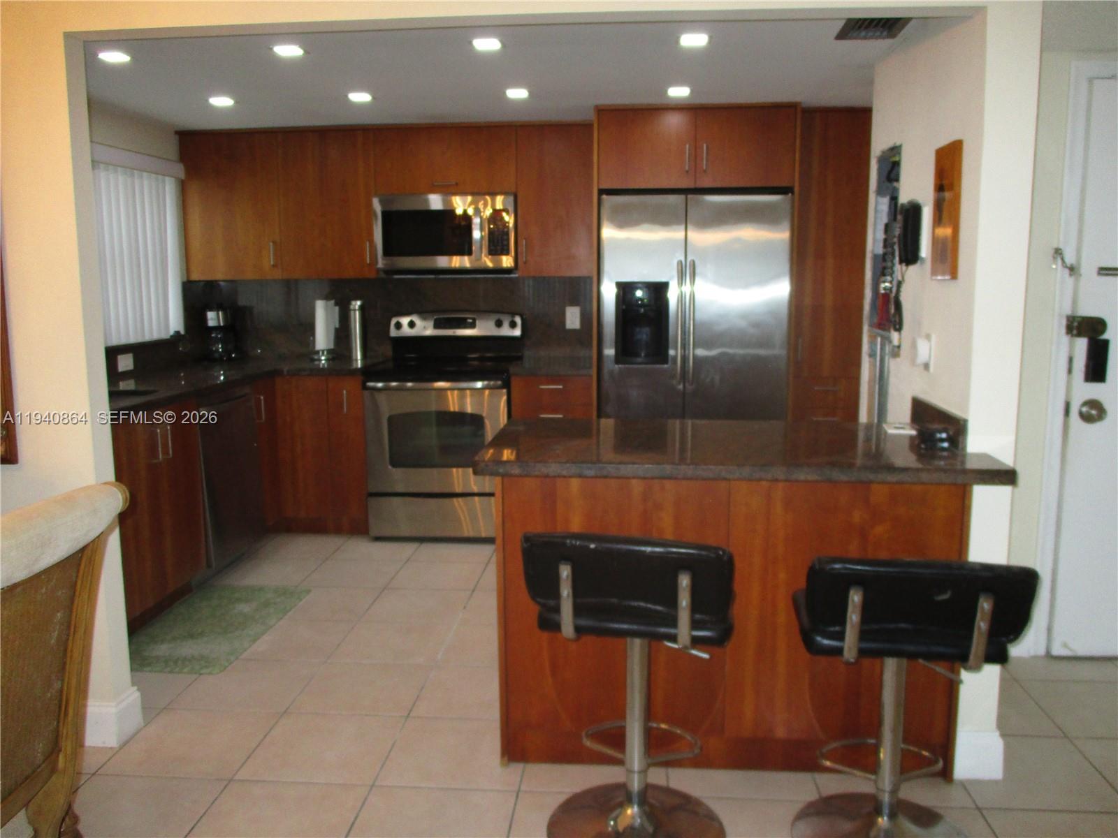 IMPERIAL TOWERS CONDO - Residential