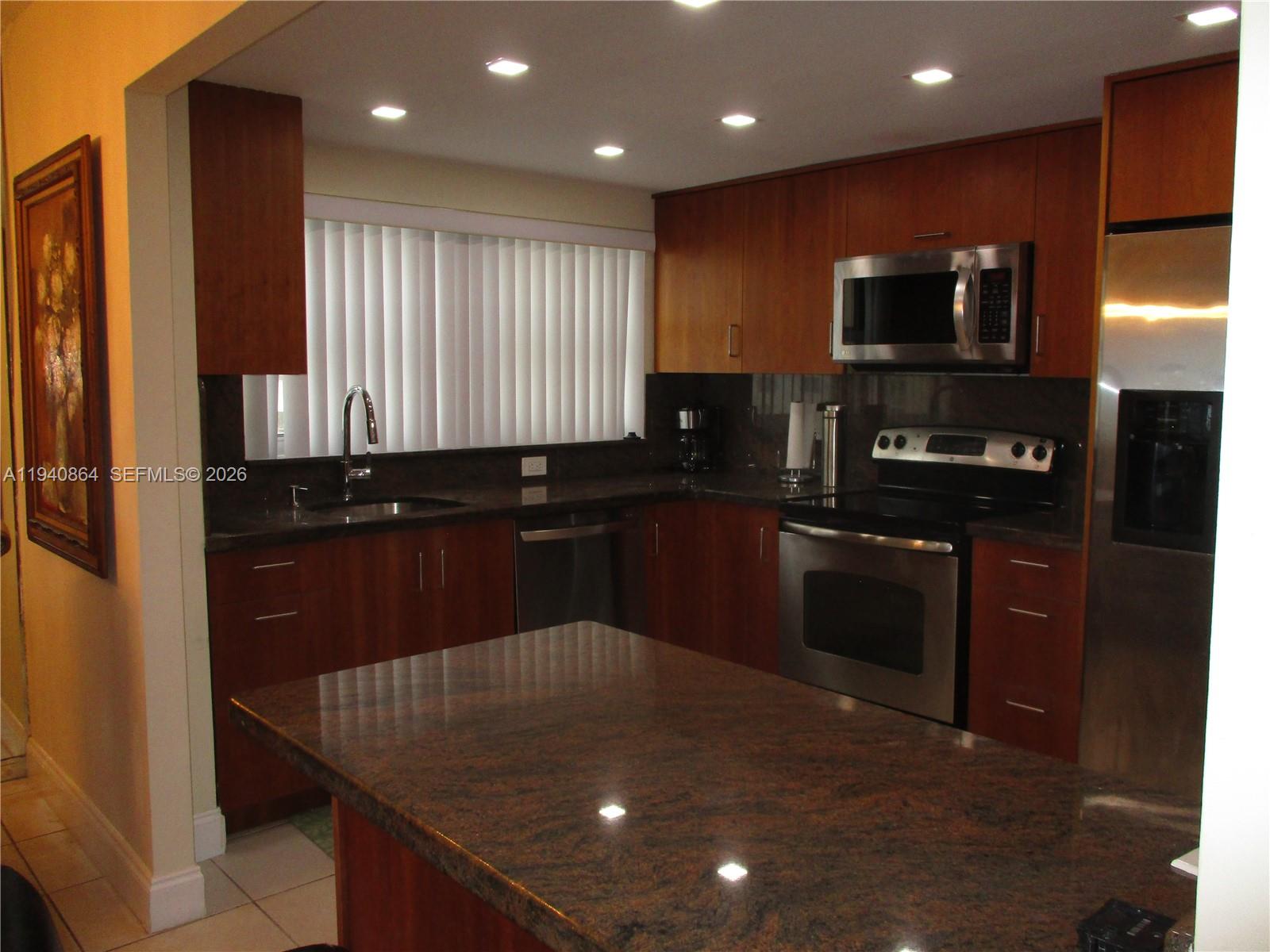 IMPERIAL TOWERS CONDO - Residential