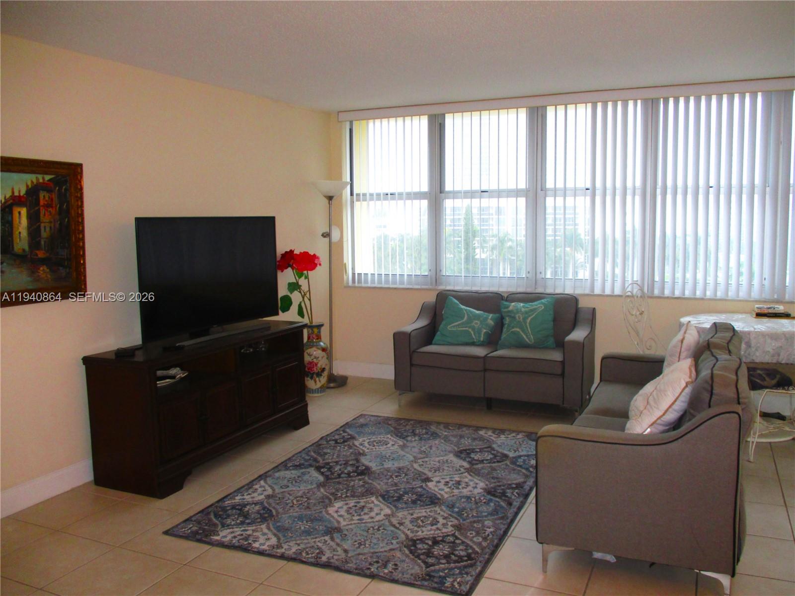 IMPERIAL TOWERS CONDO - Residential