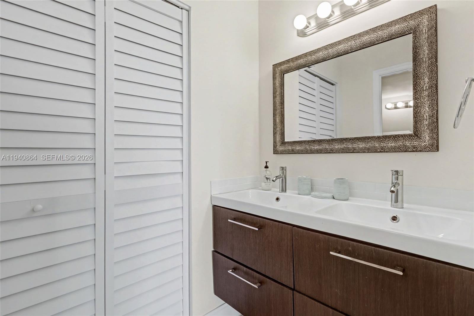 IMPERIAL TOWERS CONDO - Residential