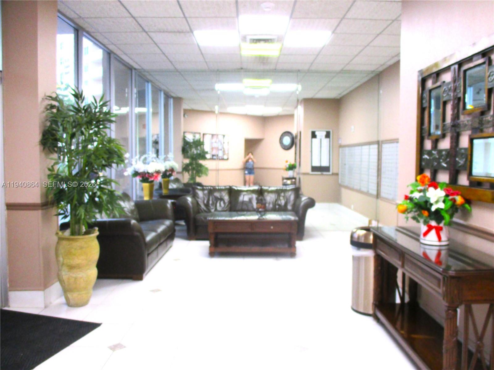 IMPERIAL TOWERS CONDO - Residential