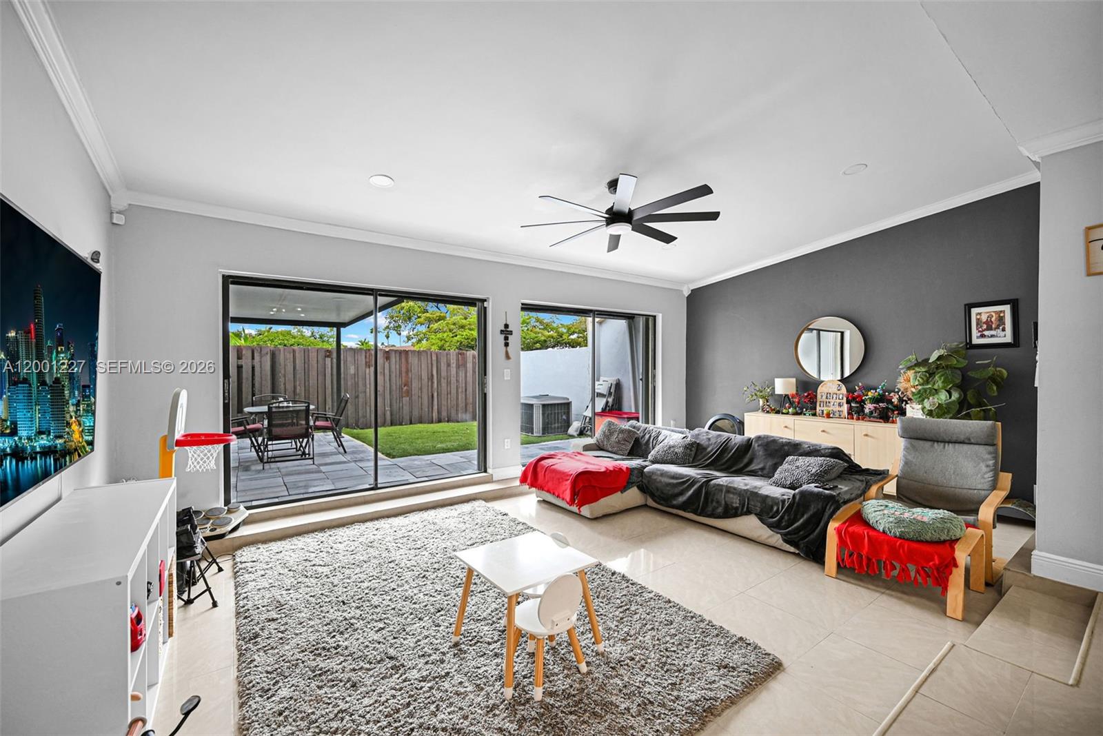 TOWNHOMES OF COUNTRY LAKE - Residential