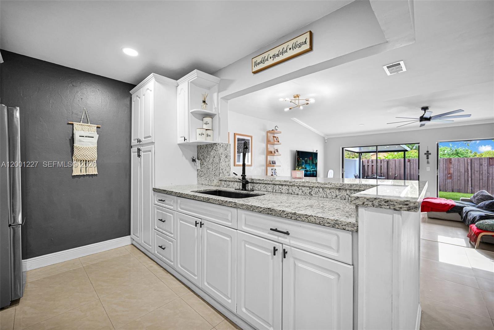 TOWNHOMES OF COUNTRY LAKE - Residential