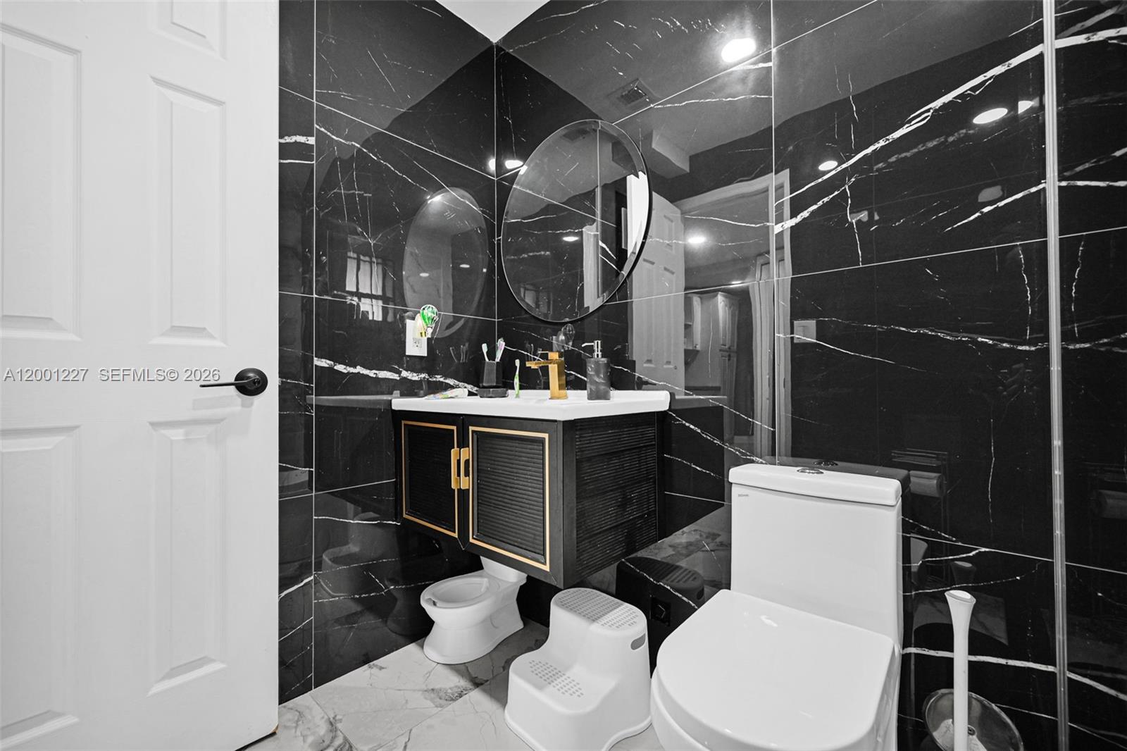 TOWNHOMES OF COUNTRY LAKE - Residential