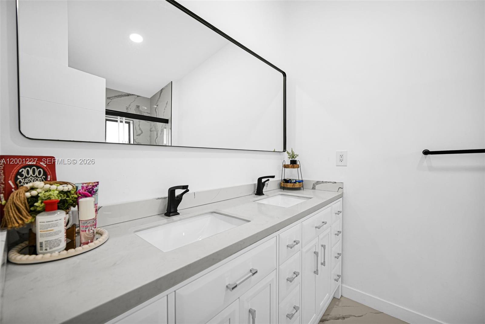 TOWNHOMES OF COUNTRY LAKE - Residential