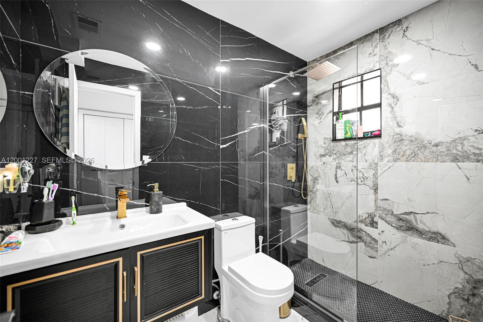 TOWNHOMES OF COUNTRY LAKE - Residential