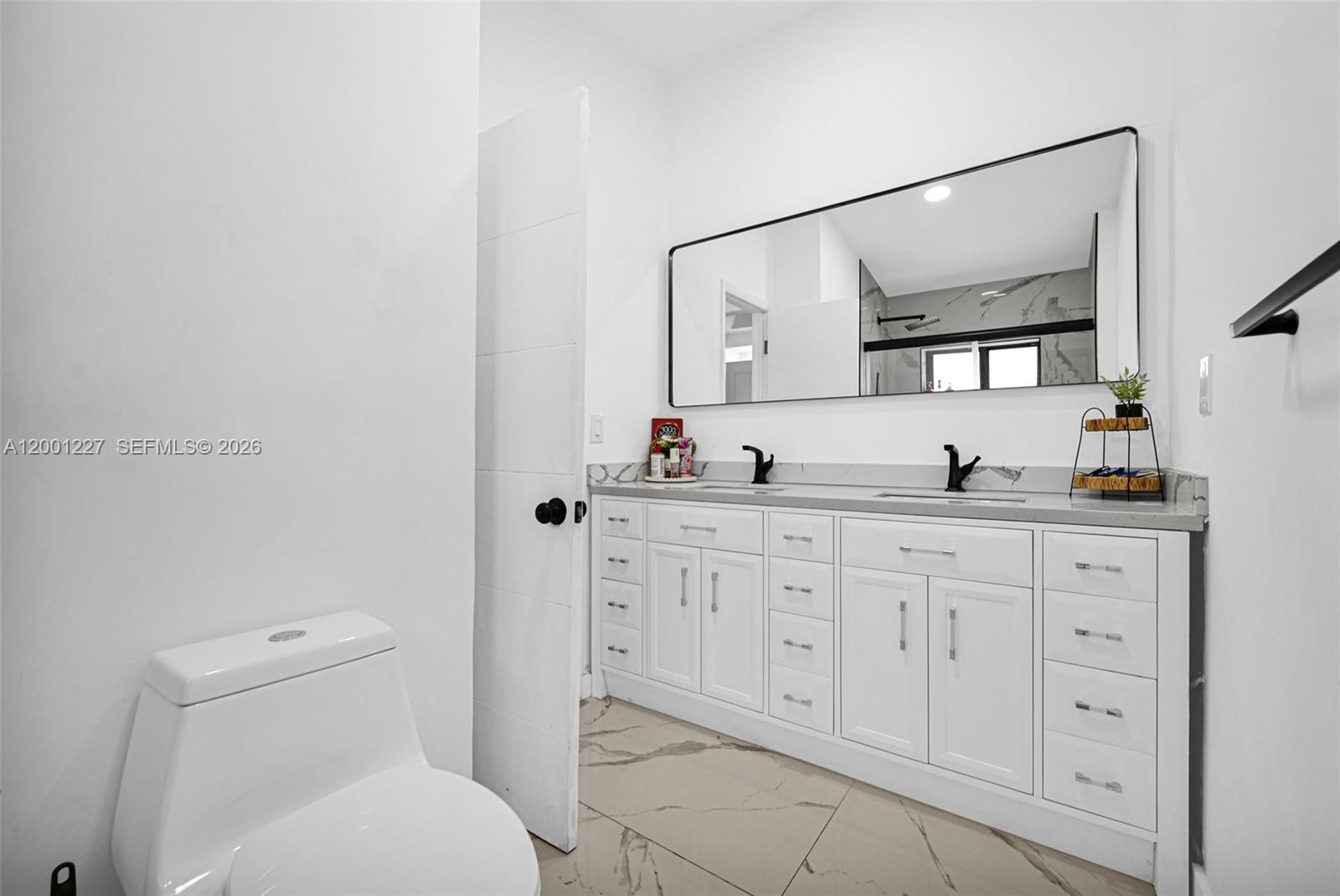 TOWNHOMES OF COUNTRY LAKE - Residential