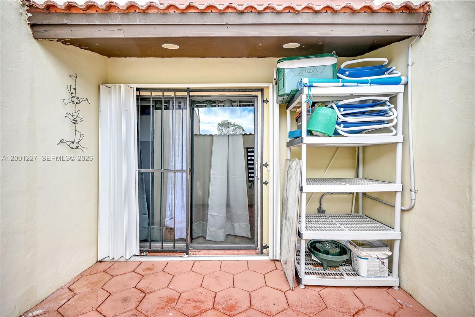 TOWNHOMES OF COUNTRY LAKE - Residential