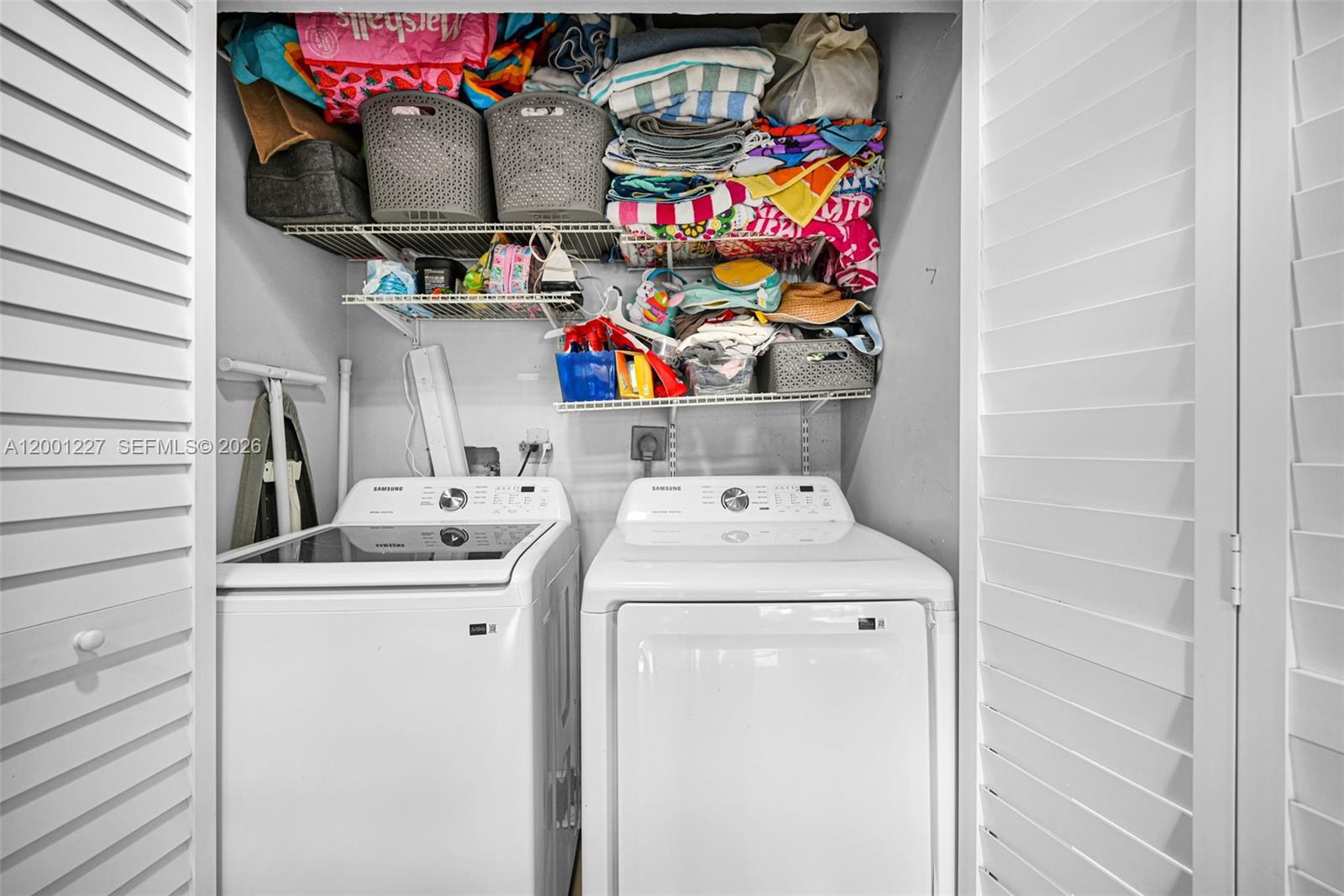 TOWNHOMES OF COUNTRY LAKE - Residential