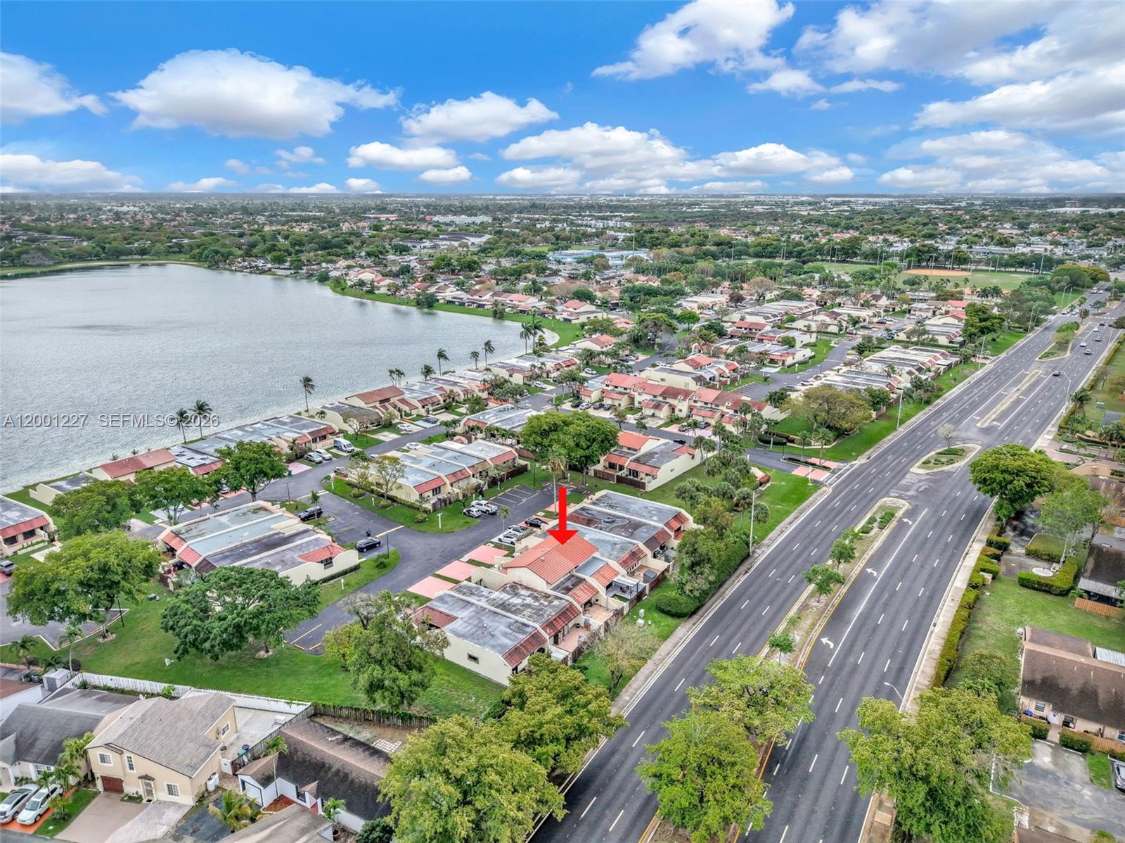 TOWNHOMES OF COUNTRY LAKE - Residential