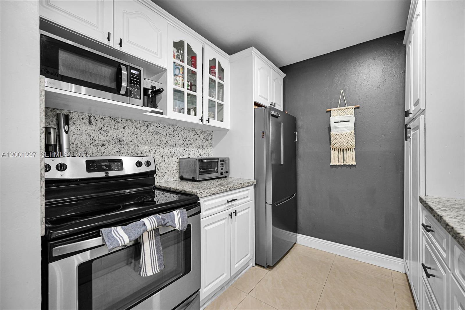 TOWNHOMES OF COUNTRY LAKE - Residential