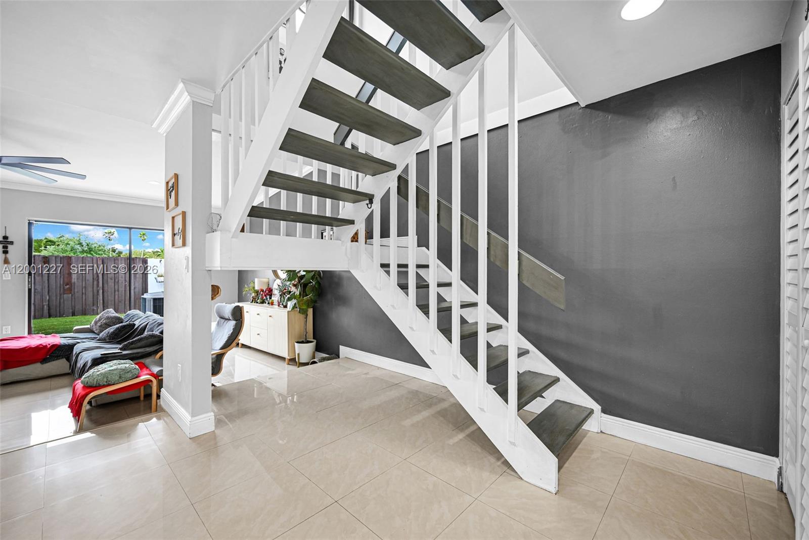 TOWNHOMES OF COUNTRY LAKE - Residential