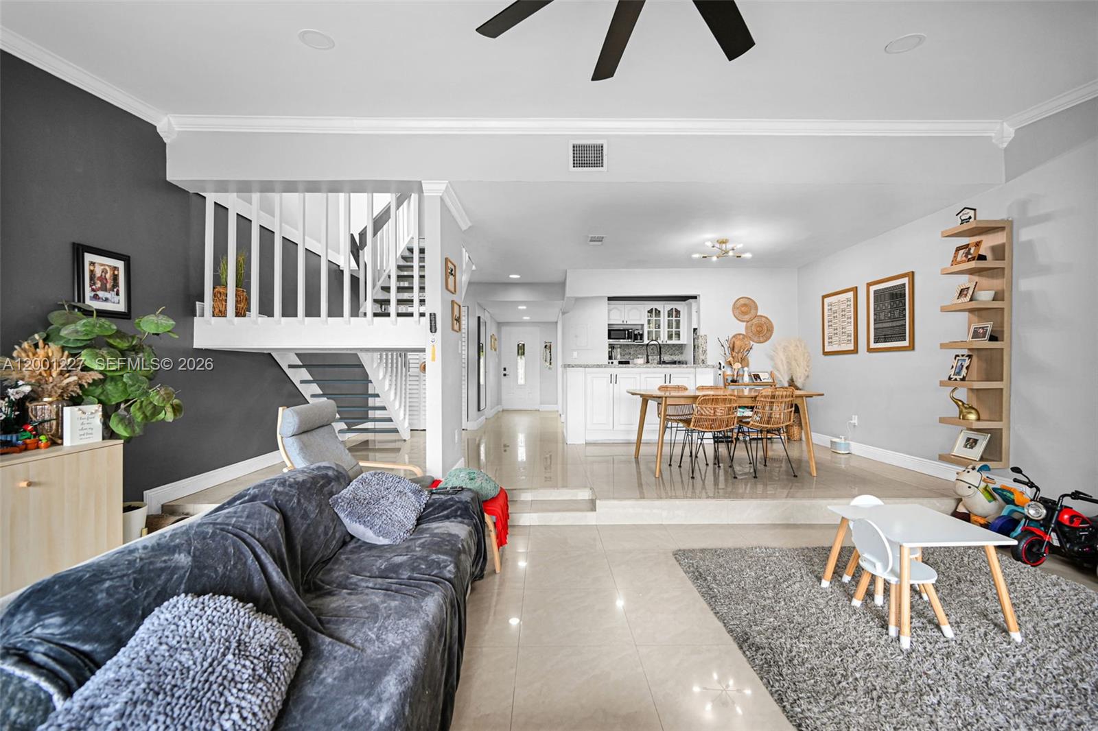 TOWNHOMES OF COUNTRY LAKE - Residential