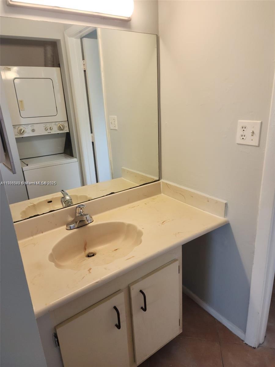 SHAKER WOODS VILLAGE - Residential Lease