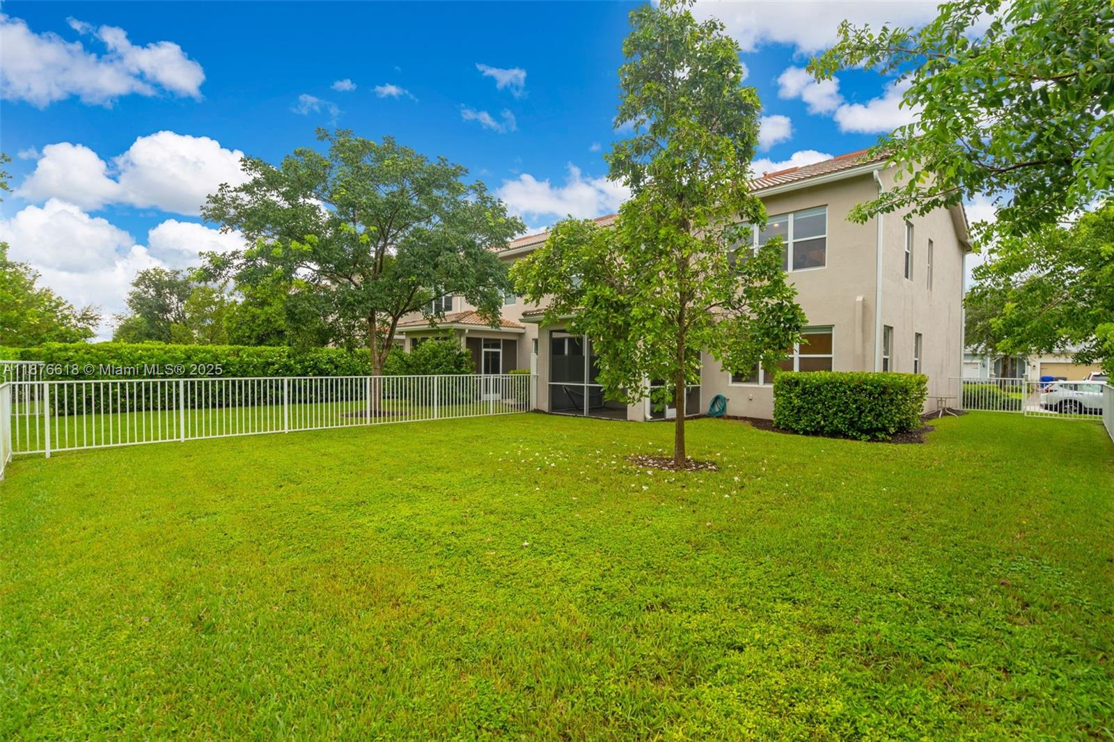 HILLCREST COUNTRY CLUB SO - Residential