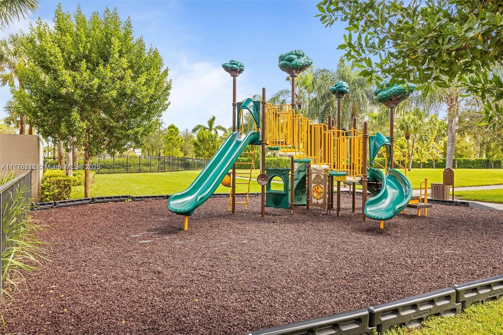 HILLCREST COUNTRY CLUB SO - Residential