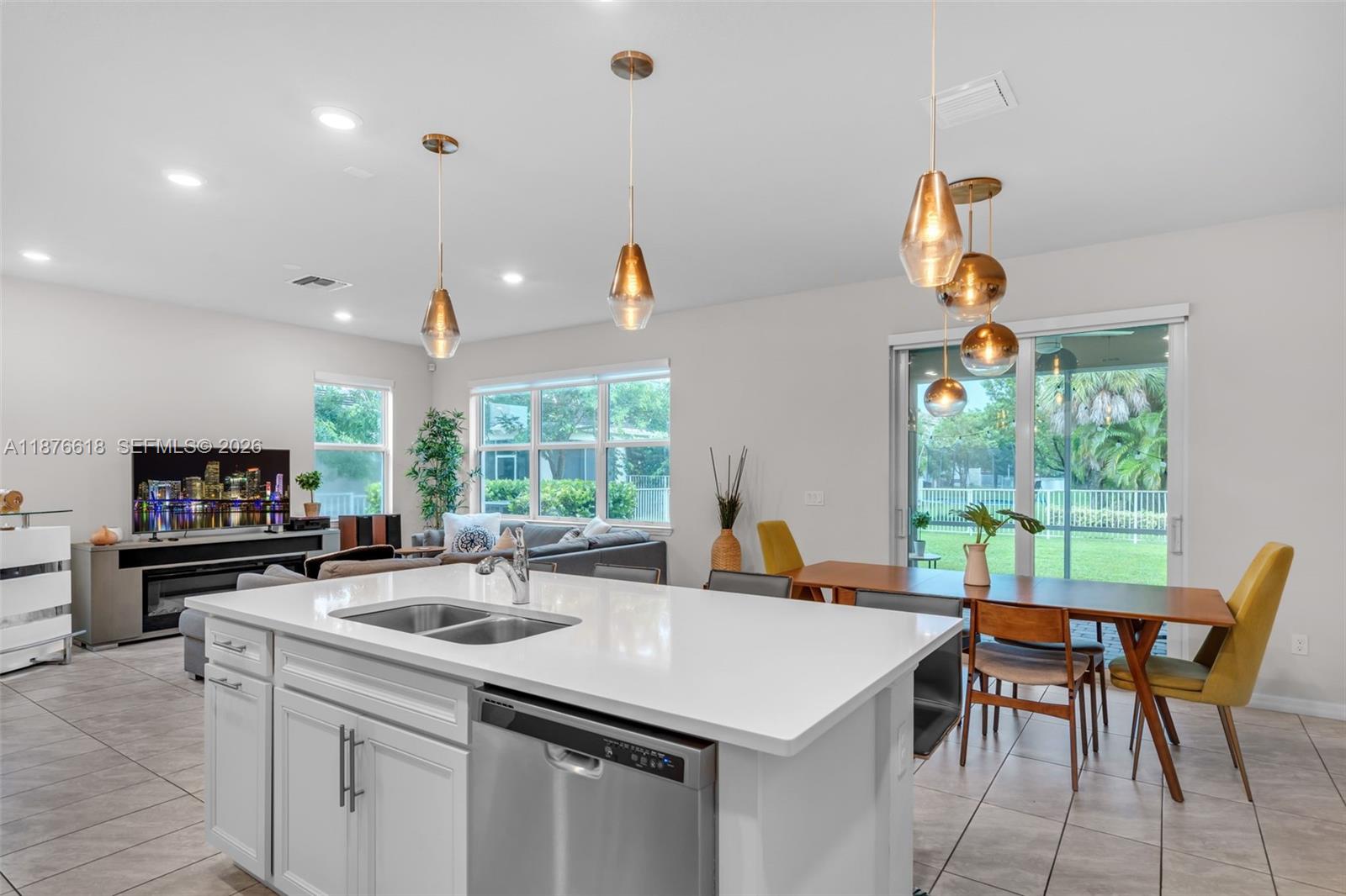 HILLCREST COUNTRY CLUB SO - Residential