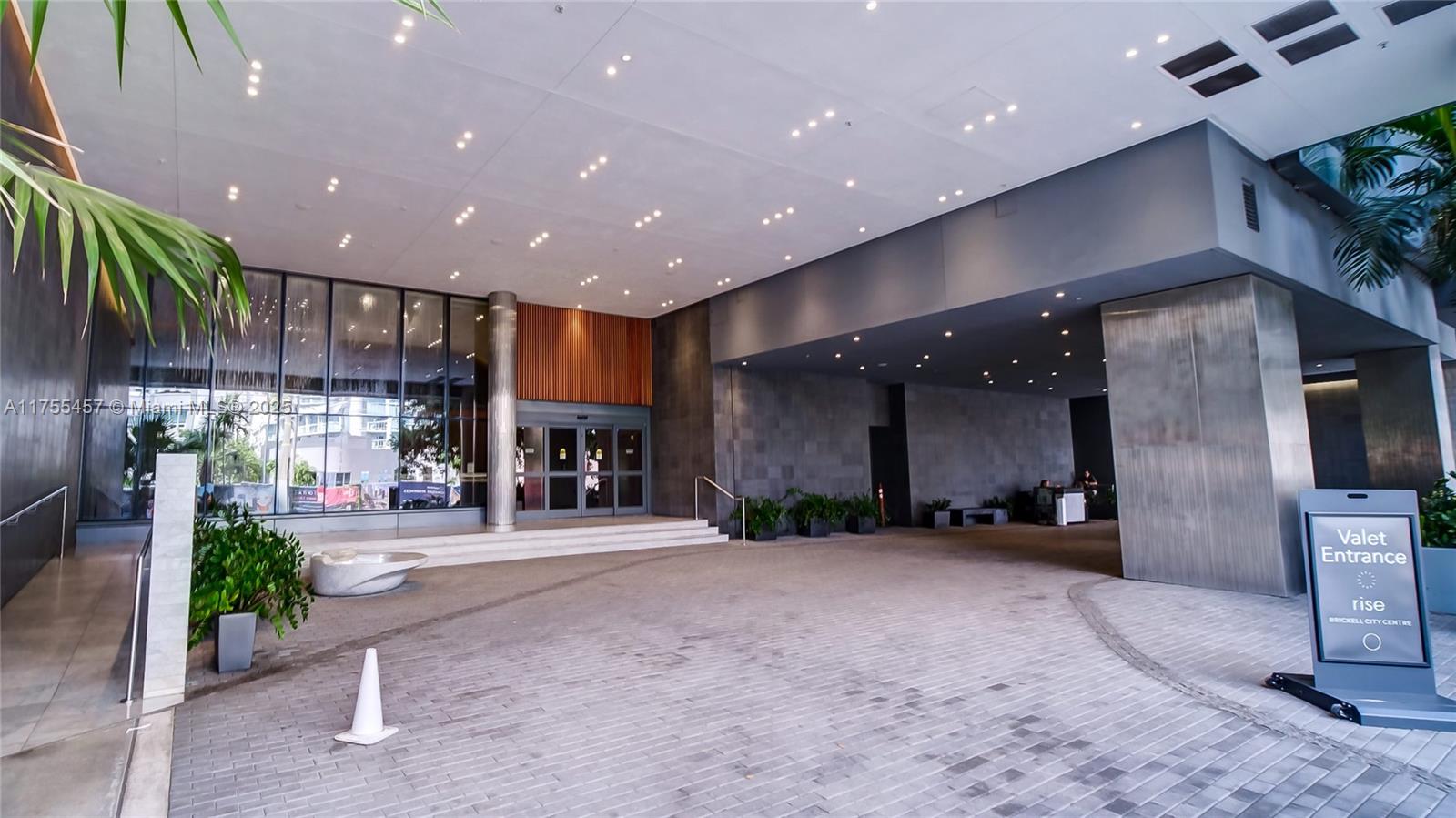 RISE CONDO - Residential