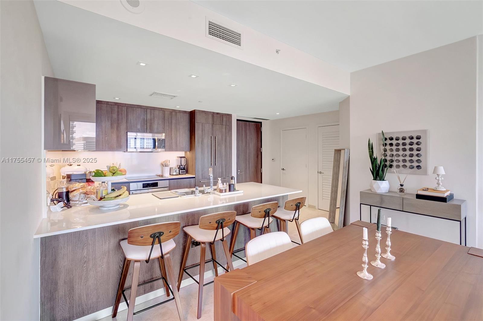88 SW 7th St 3003