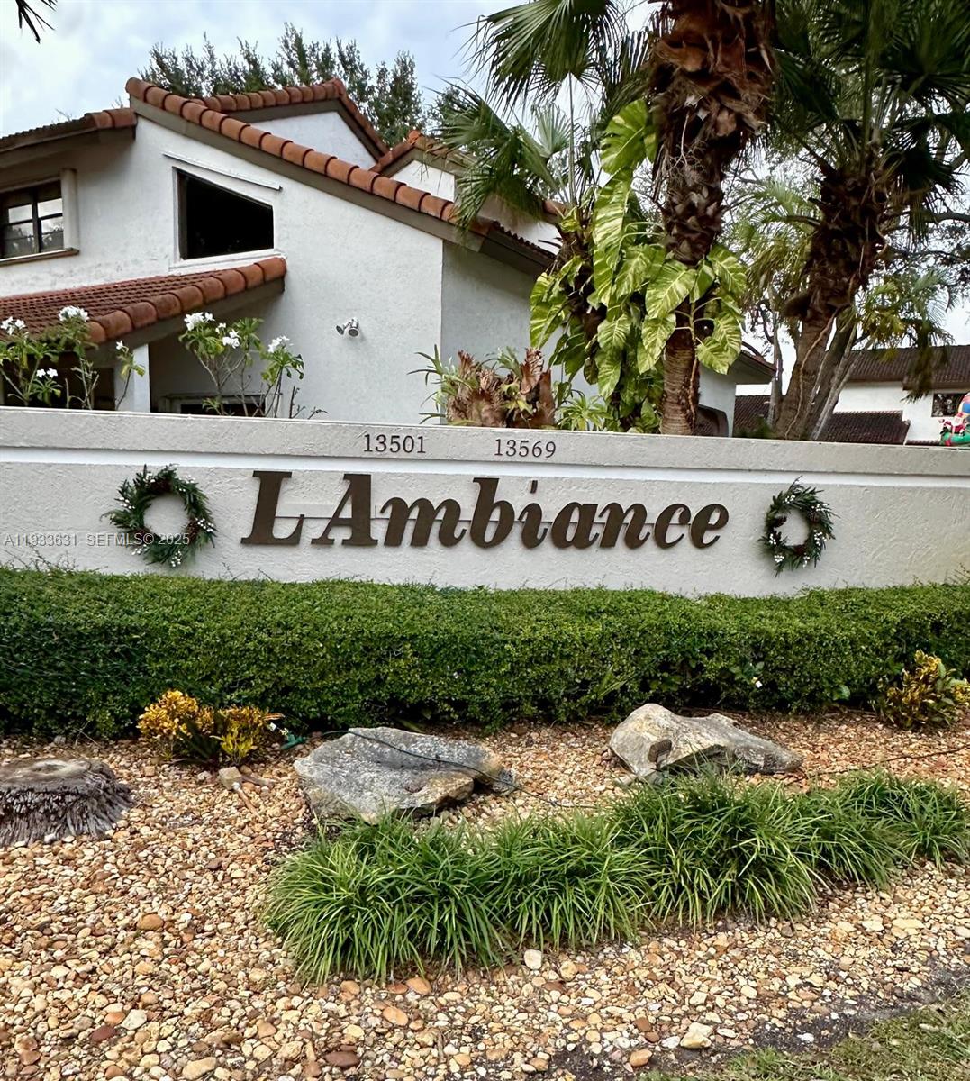 LAMBIANCE TOWNHOMES KENDA - Residential