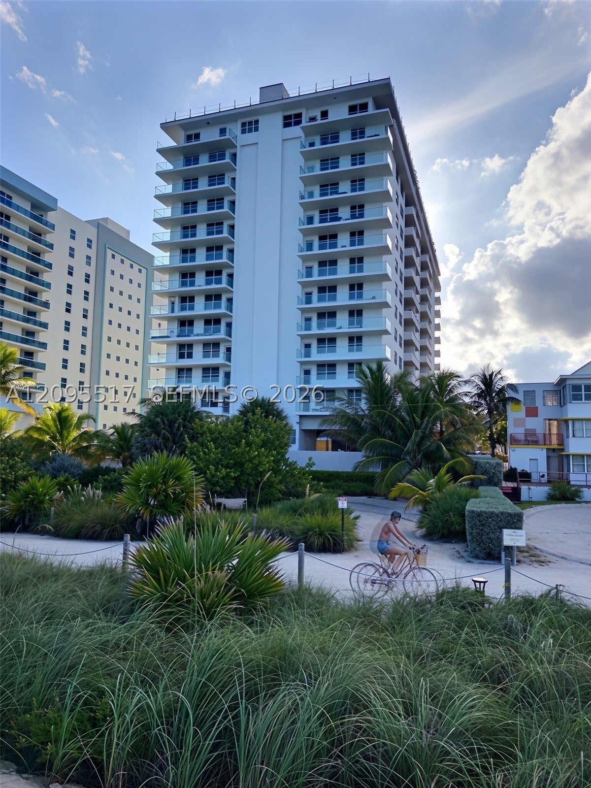 9225 Collins Ave 1109