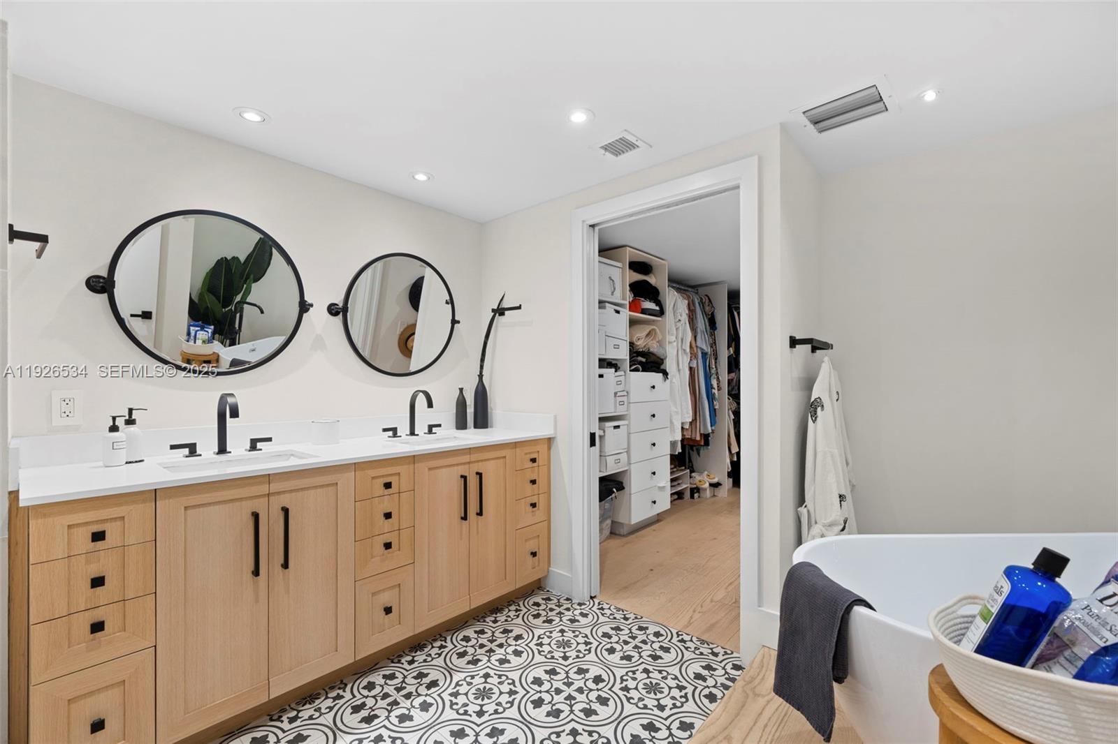 KEY COLONY - Residential Lease