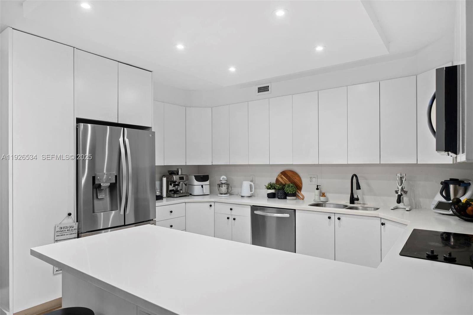 KEY COLONY - Residential Lease