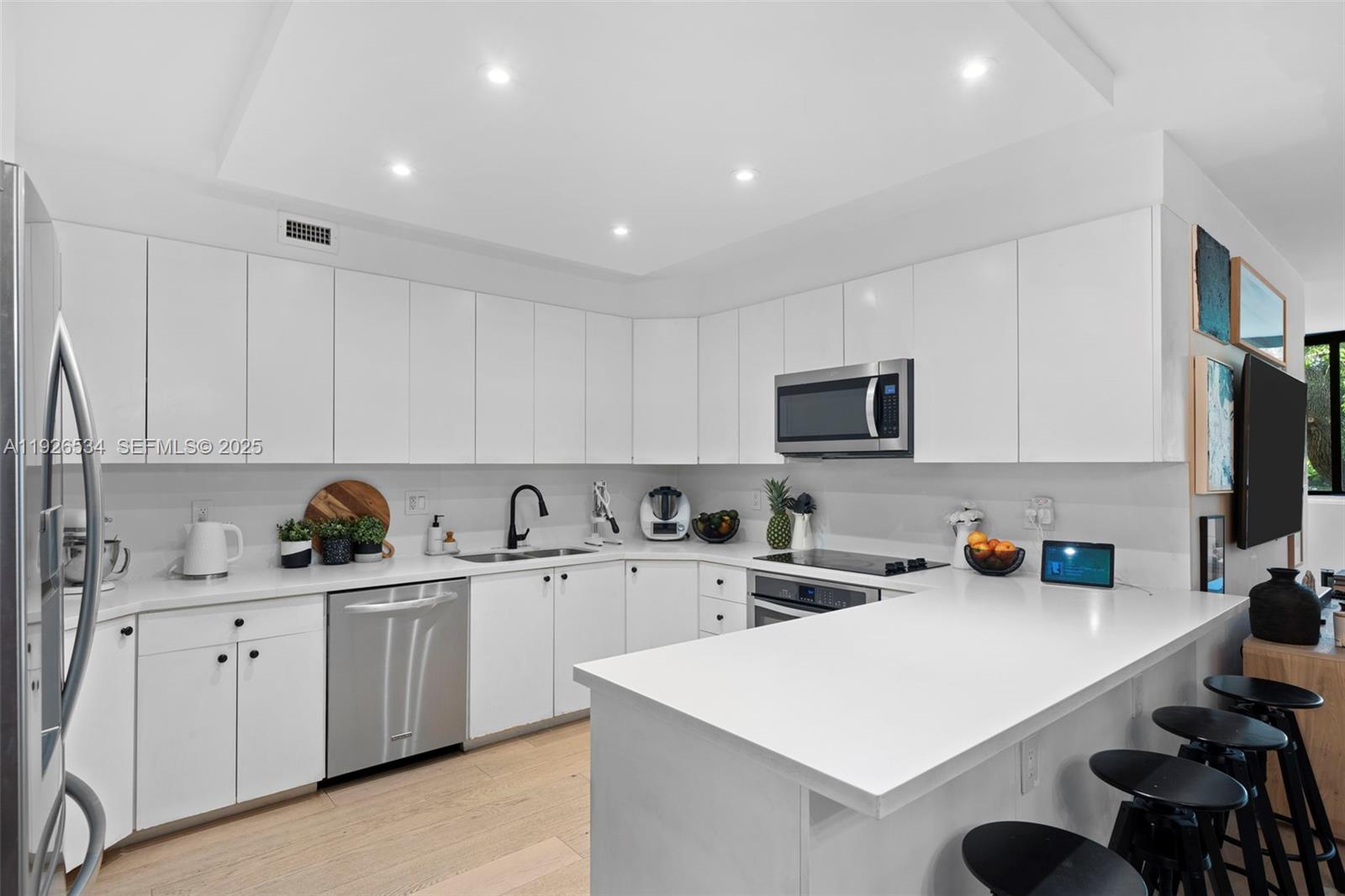 KEY COLONY - Residential Lease