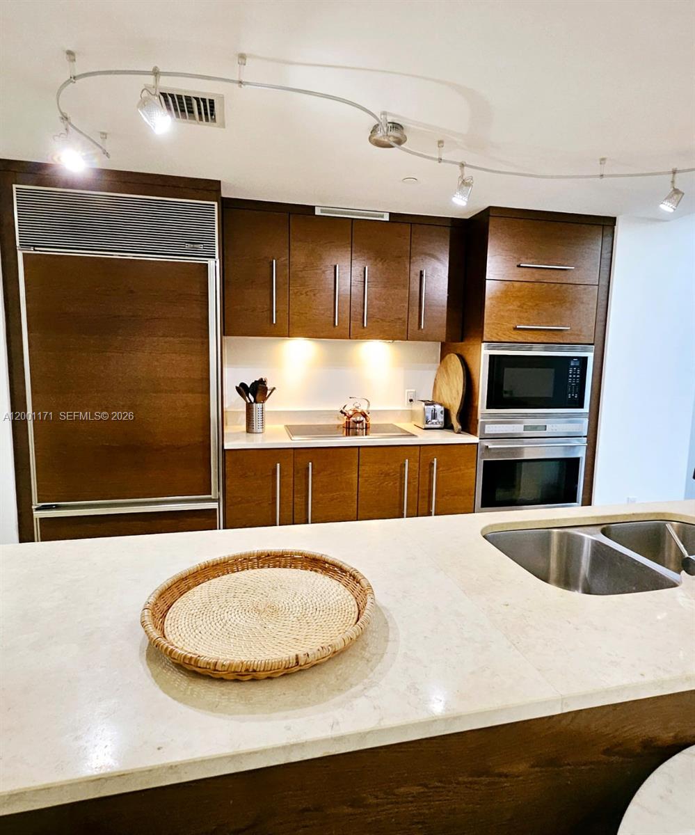 ICONBRICKELL CONDO NO 1 - Residential Lease