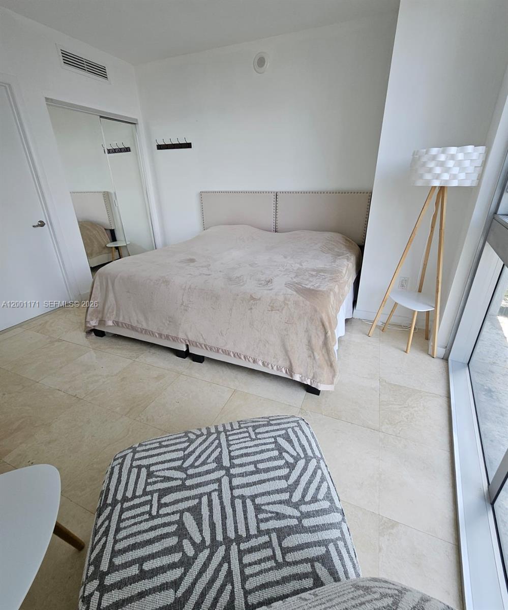 ICONBRICKELL CONDO NO 1 - Residential Lease