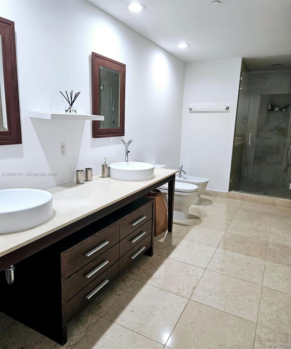 ICONBRICKELL CONDO NO 1 - Residential Lease