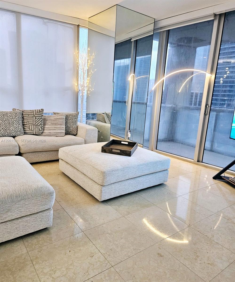 ICONBRICKELL CONDO NO 1 - Residential Lease