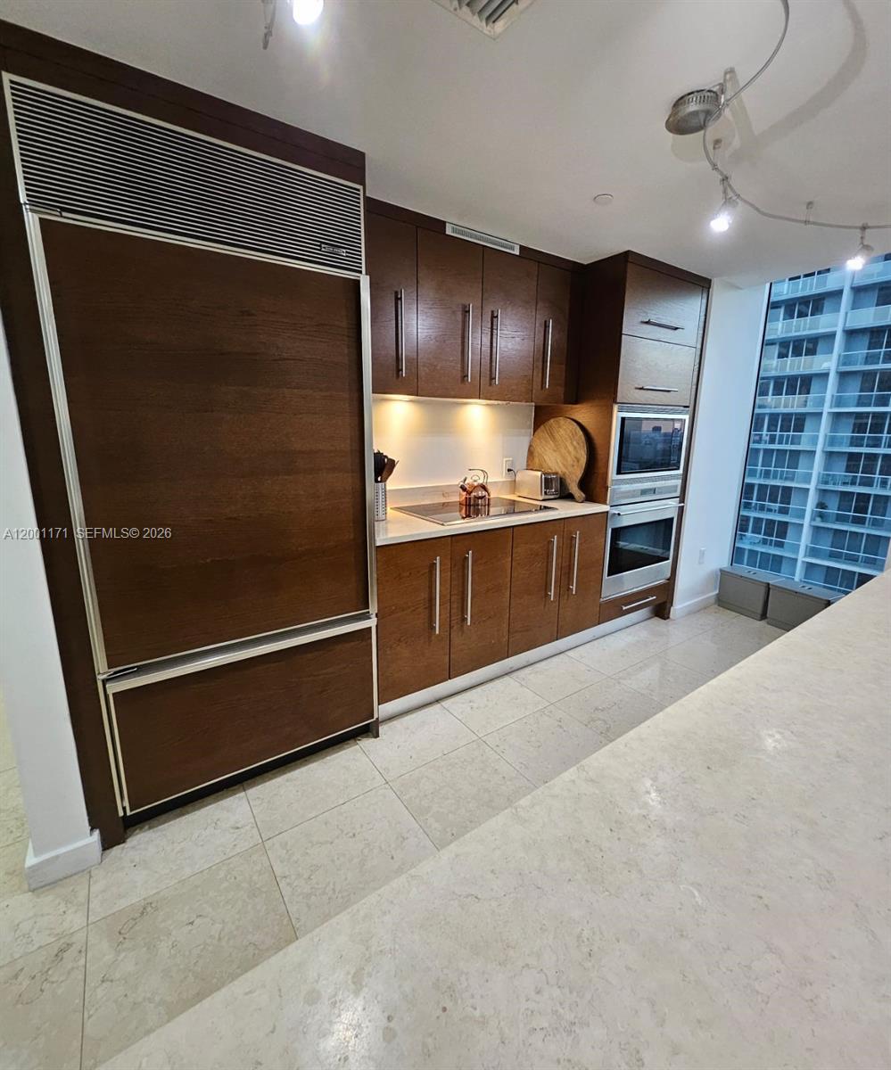 ICONBRICKELL CONDO NO 1 - Residential Lease