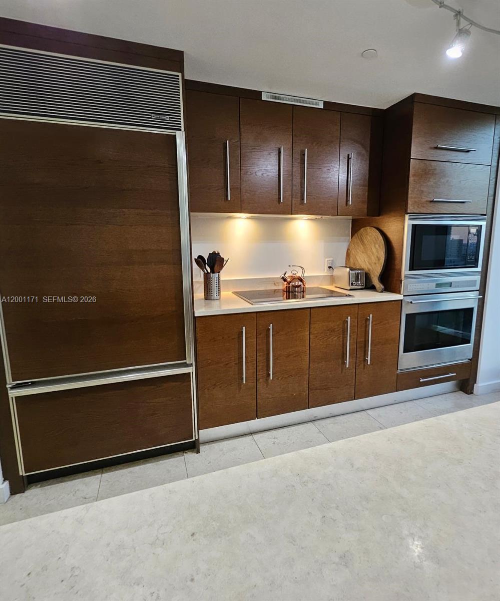 ICONBRICKELL CONDO NO 1 - Residential Lease