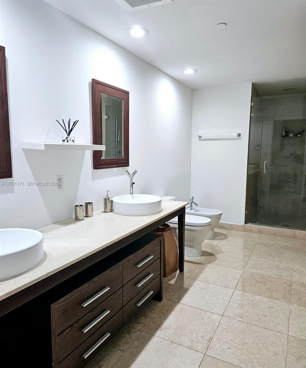 ICONBRICKELL CONDO NO 1 - Residential Lease