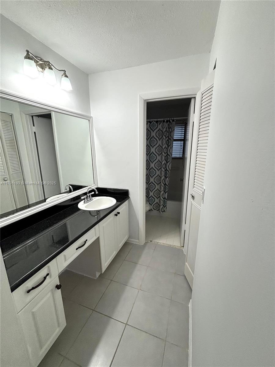 STRATHMORE GATE I UNIT TW - Residential